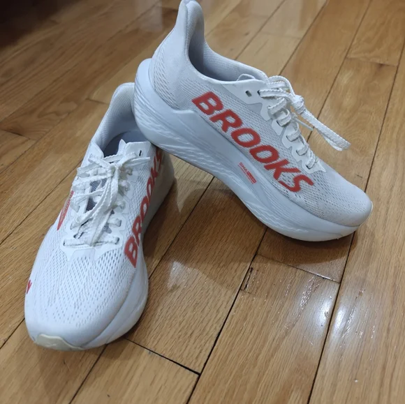 Brooks Womens Hyperion Max 2 1204231B173 White Running Shoes Sneakers Size 7 B - Picture 3 of 5